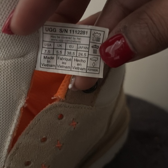 Like new orange and brown Ugg sneakers 7.5 USA size - Picture 3 of 6